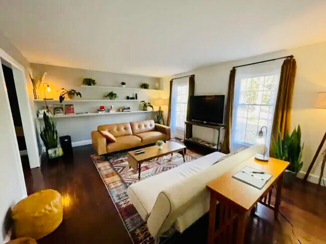 Foto del edificio - 5125 Raintree Rd