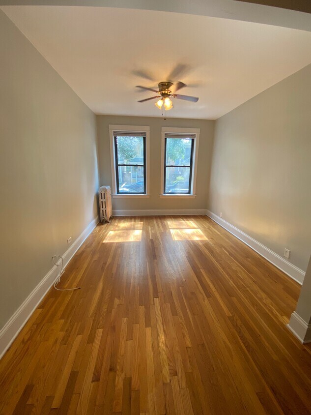 Foto principal - 1318 W Waveland Ave