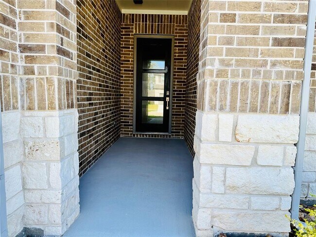 Building Photo - 13689 Balanced Rock Dr