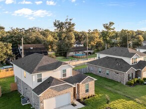 Building Photo - 412 Magnolia Ln