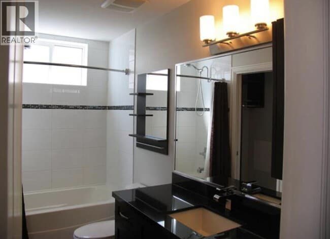 Building Photo - 11882-11226 226 St