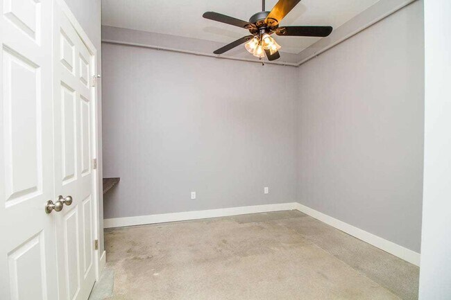 Foto del edificio - Welcome to Urban Studio 43 – Comfort, Convenience & Contemporary living in South Kansas City