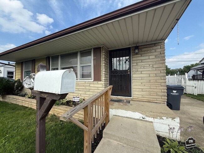 Foto del edificio - 778 Erickson Ave
