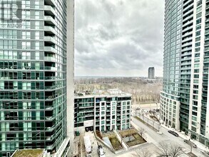 Building Photo - 209-1209 Fort York Blvd