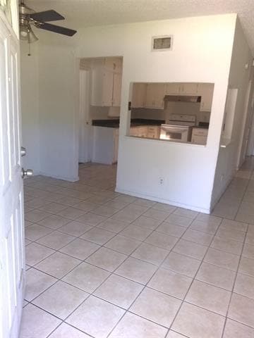 Building Photo - 604 Oakland Dr