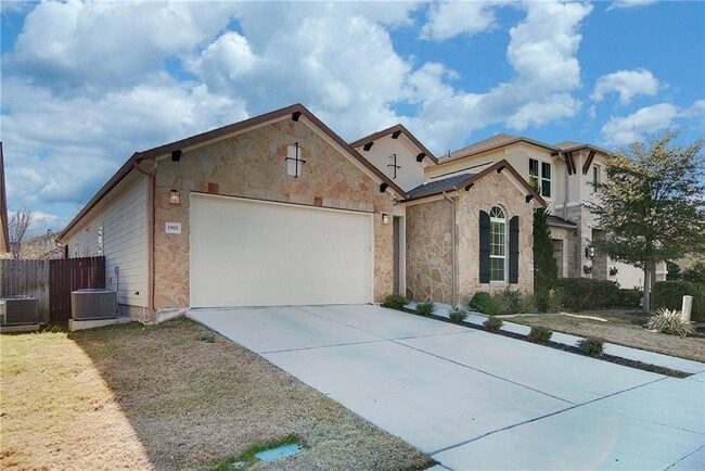 Building Photo - 1901 Cecelia Ln