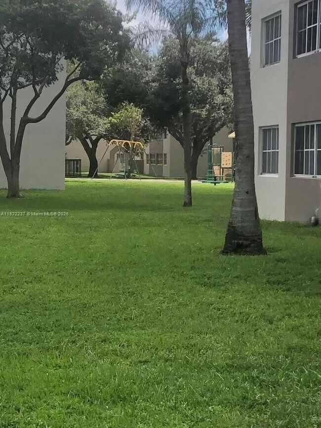 Foto del edificio - 6155 NW 186th St