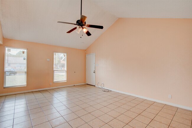 Foto del edificio - 10621 Lanshire Dr