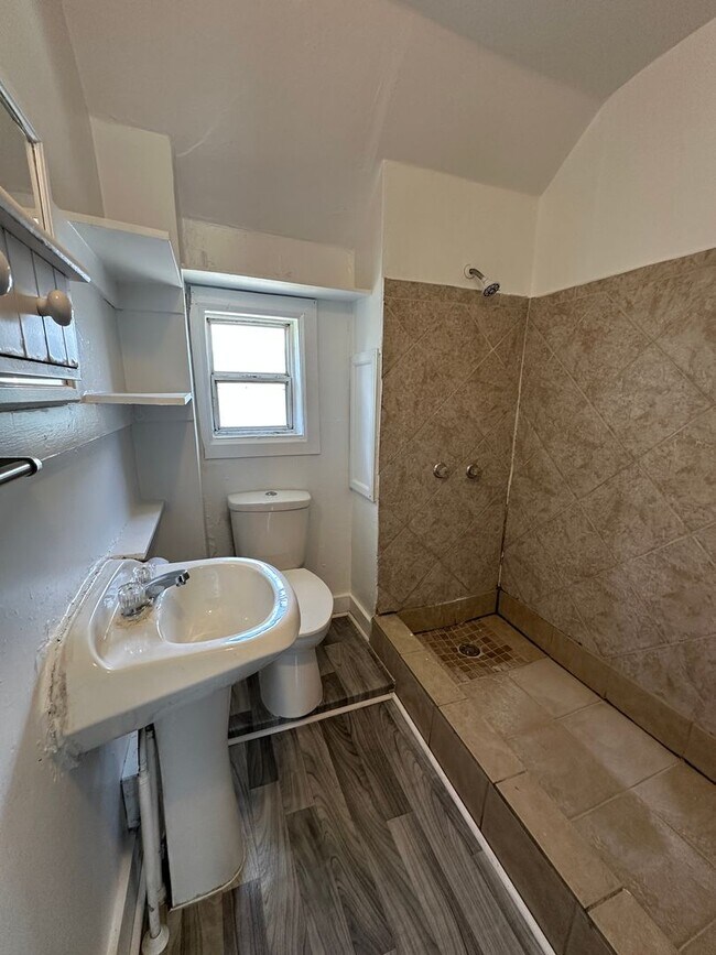 Foto del edificio - 1065 Caulfield Ave SW