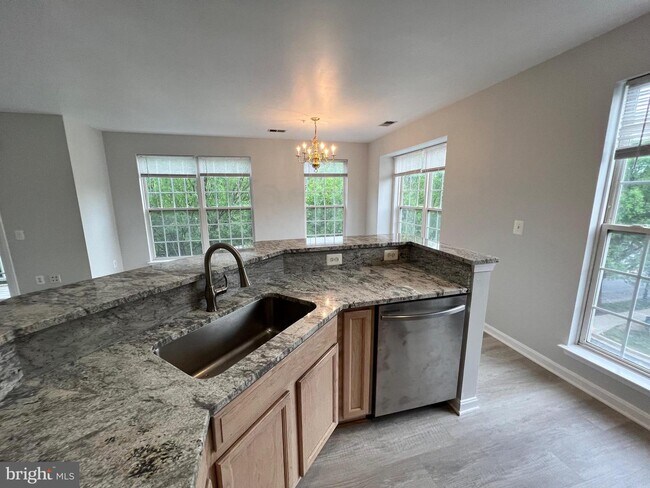 Building Photo - 307 Fallsgrove Dr