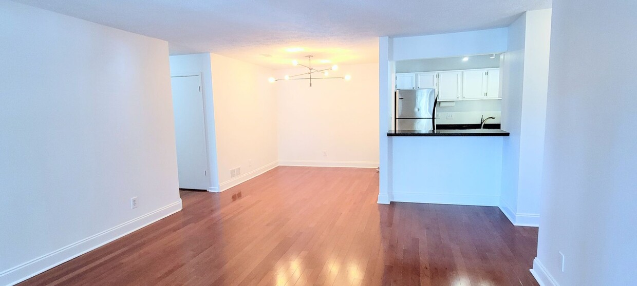 Primary Photo - Prime Location Condo in Sandy Springs. Gat...