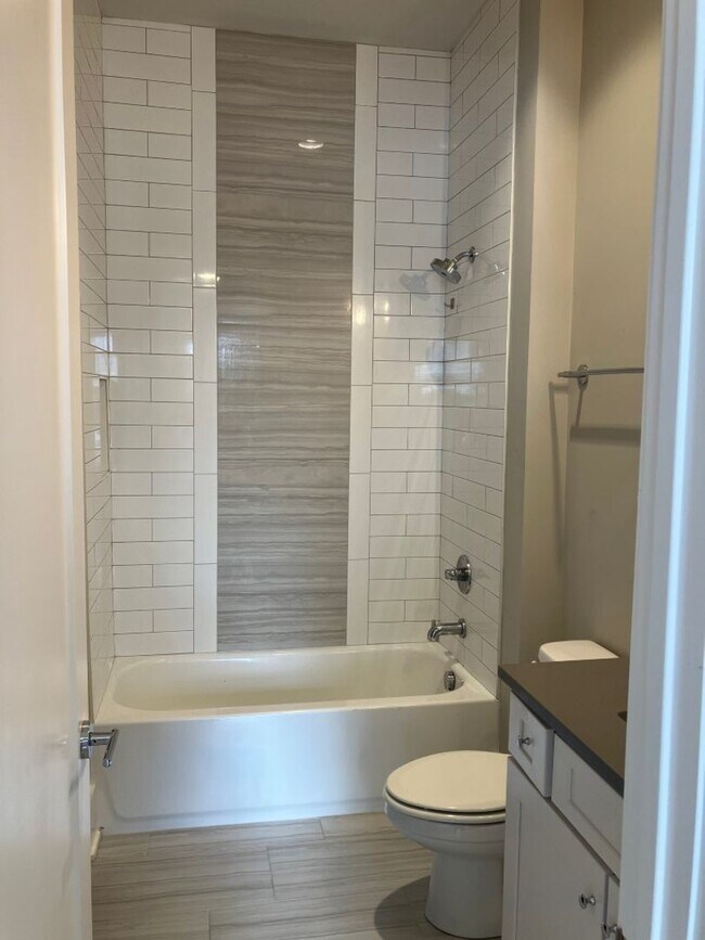 Building Photo - 4BR near Fisk, Meharry and TSU ***   Promo...