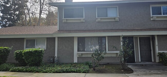 ***COMING SOON***Beautifully Maintained & Convenient Townhome - ***COMING SOON***Beautifully Maintained & Convenient Townhome