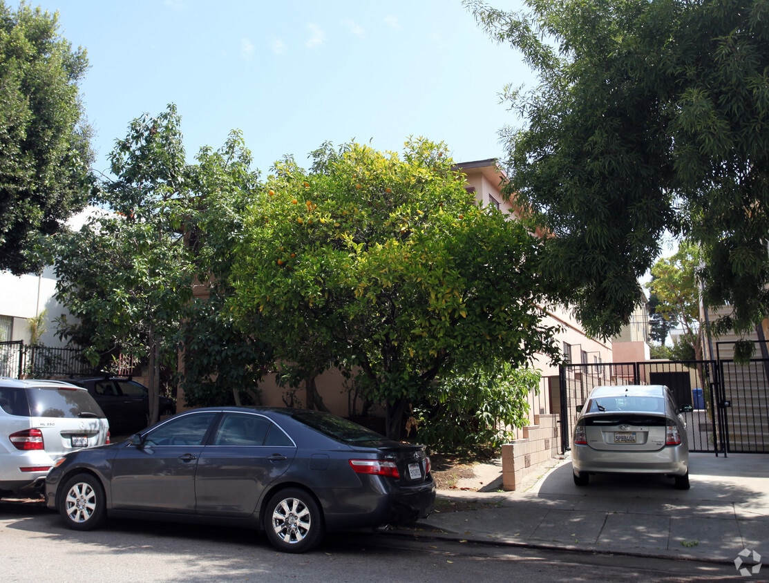 Building Photo - 1242 Barry Ave