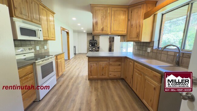 Foto del edificio - Beautiful home in secluded neighborhood!