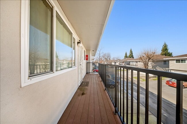 Building Photo - 4617 Palm Ave