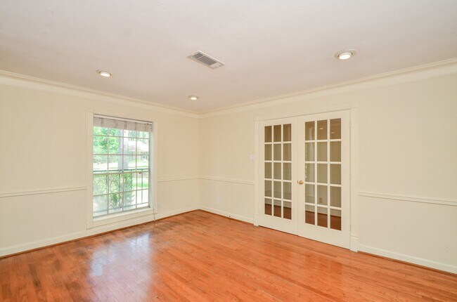 Building Photo - 6611 Cypress Point Dr