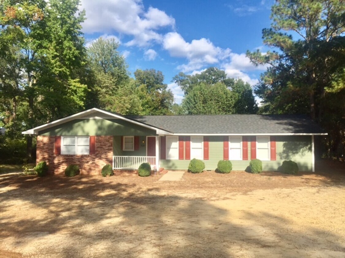 209 S McPherson Church Rd Unit B, Fayetteville, NC 28303 Apartments