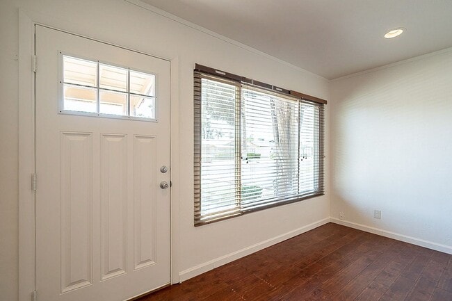 Building Photo - South Scottsdale with Views of Camelback!