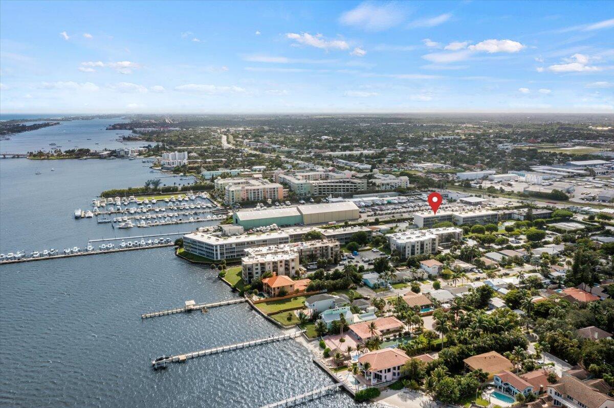 Foto principal - 300 Waterway Dr S