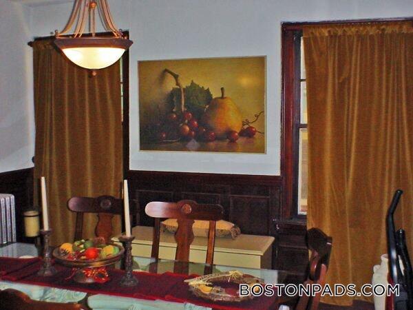 Foto del edificio - 8 Lakeville Rd