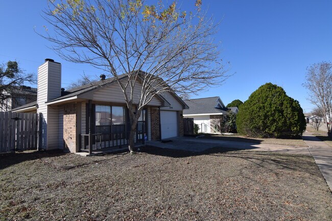 Building Photo - 2245 Hilltop Loop