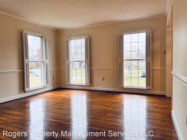 Building Photo - 4 br, 3 bath House - 511 Holly Rd.