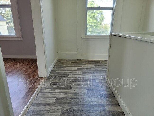 Building Photo - 143 Mohican Ave