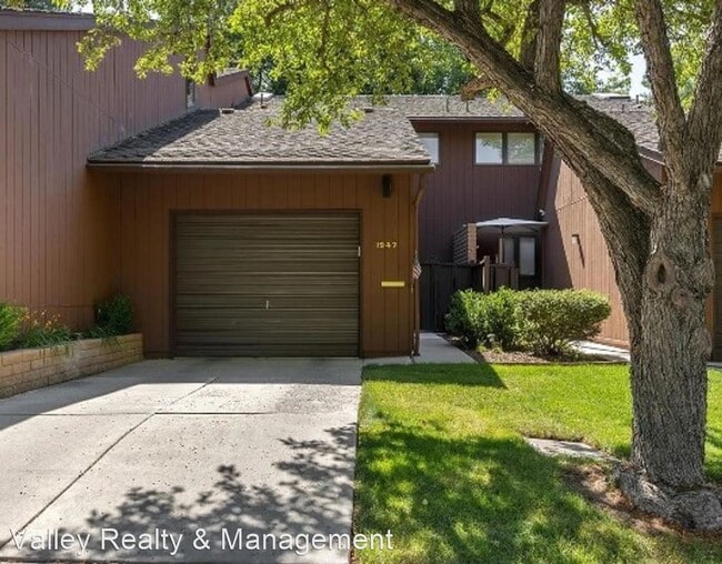 Building Photo - 2 br, 2.5 bath House - 1947 S. Villa Way