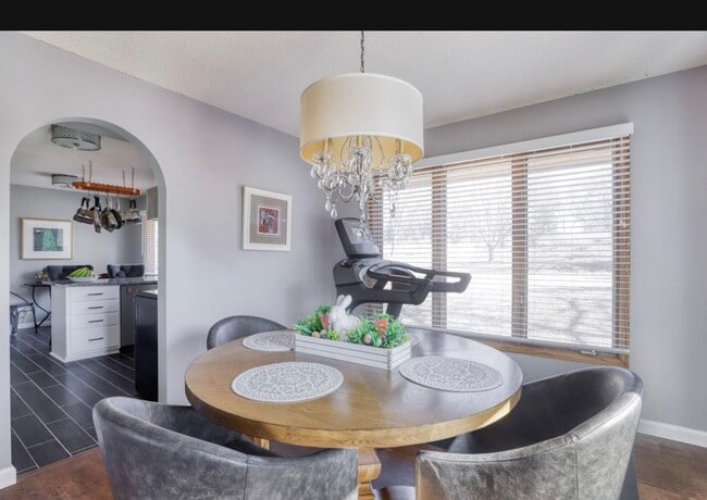 Building Photo - 9240 Chesshire Ln N