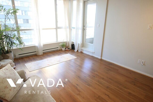 Photo du bâtiment - George 1 BR APT Rental 1404-1420 West Georgia St Vancouver: VADA