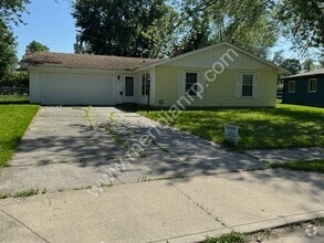Building Photo - 2219 Drake Dr