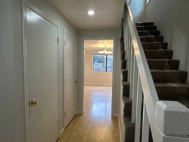 Building Photo - Beautiful 4BD Home | Fireplace, Fenced Backyard, Deck, Garage & A/C