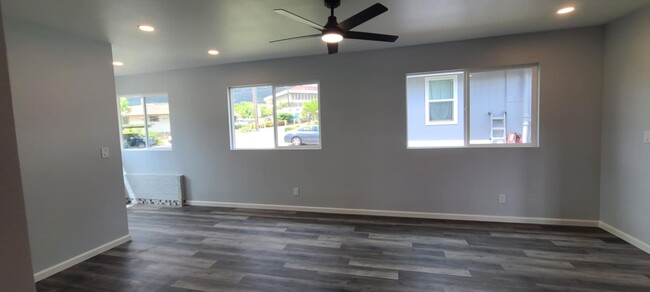 Building Photo - Large fully renovated home with an Ohana i...