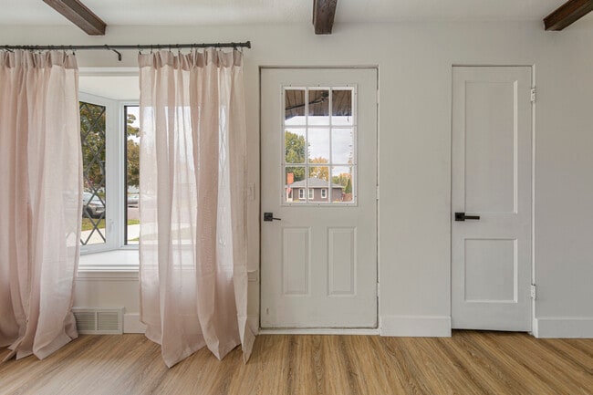 Building Photo - 107 Gwyn Ave