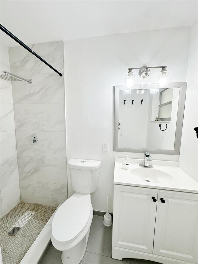 Foto del edificio - 207 Huron Pl