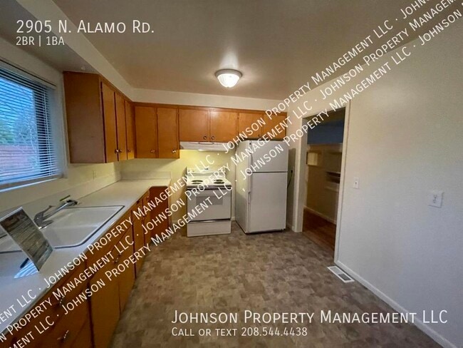 Building Photo - 2905 N Alamo Rd