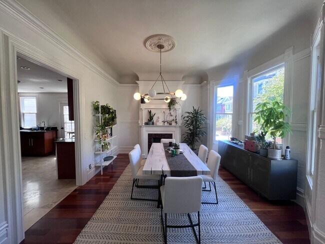 Building Photo - Epic REA - Beautiful 3BRs+1BA in the Duboc...