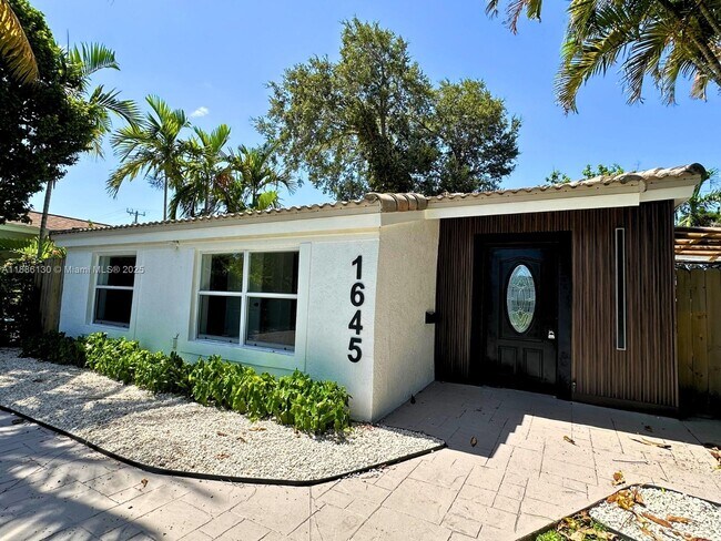 Foto del edificio - 1645 NE 175th St