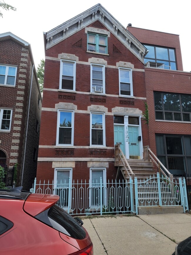 Building Photo - 1322 N Greenview Ave