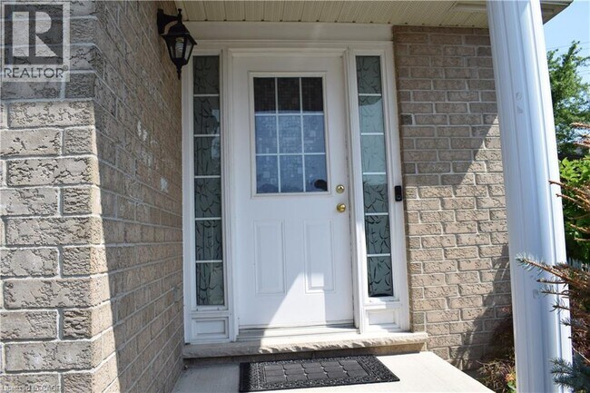 Building Photo - 242 Buttercup Ct
