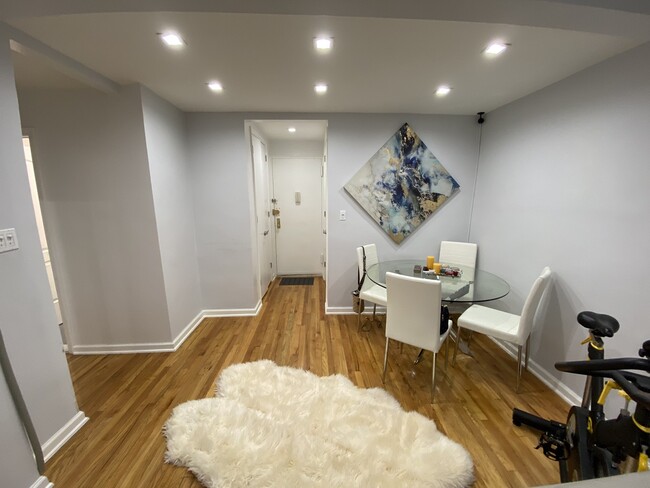 Foto del edificio - 6615 Thornton Pl