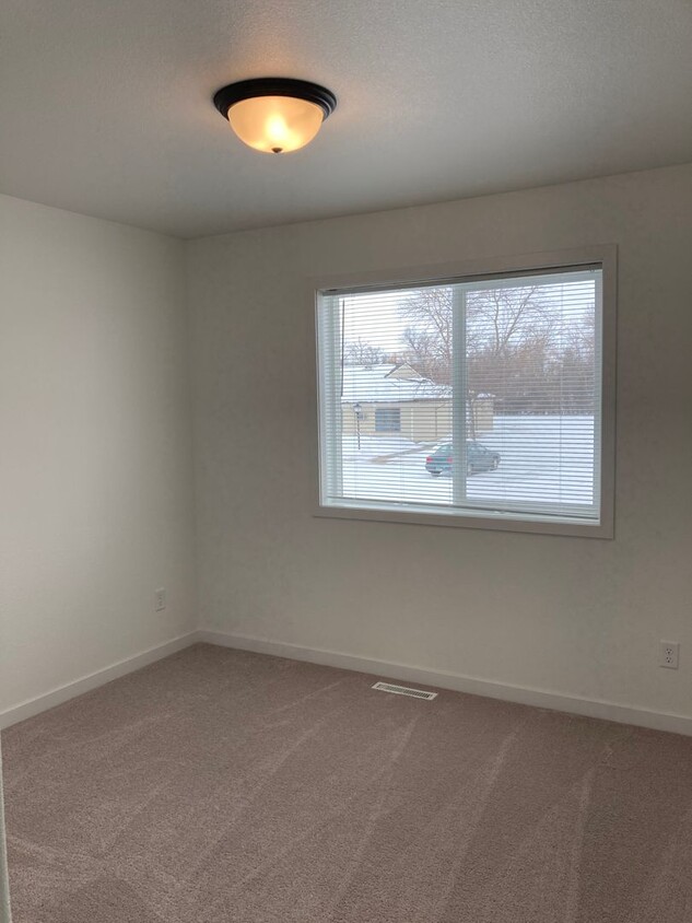 Primary Photo - 4 Bed 3 Bath Twin Home