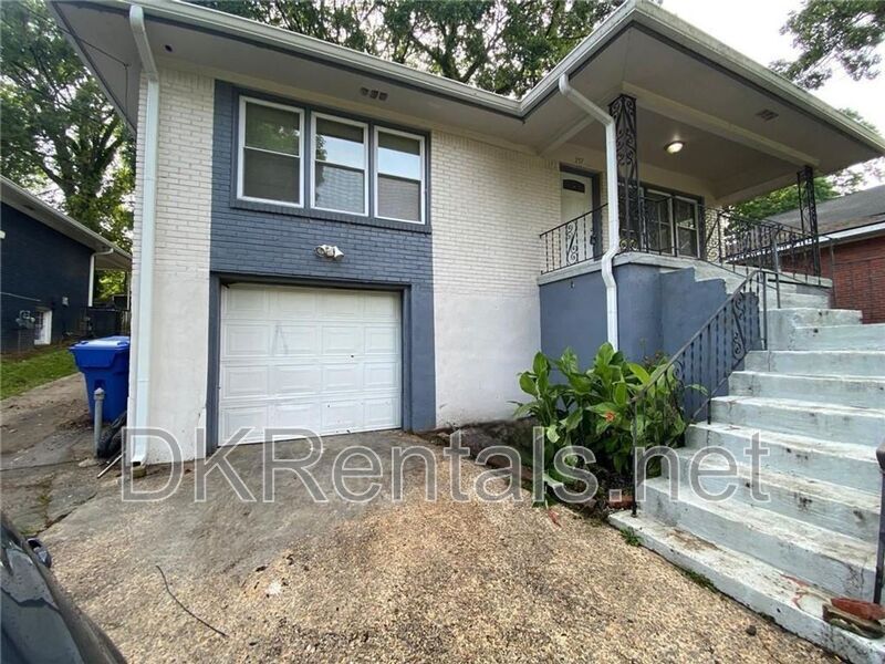 Primary Photo - 257 Barfield Ave SW