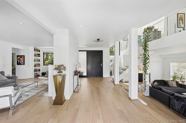 Foto del edificio - 112 Huntington Rd
