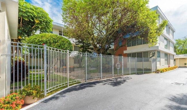 Building Photo - 10210 Collins Ave