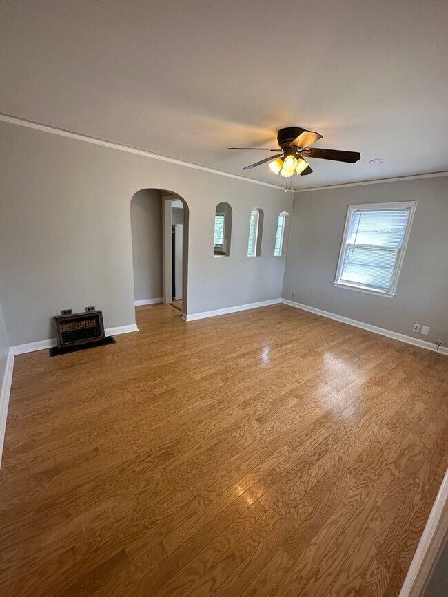 Building Photo - $300 OFF FIRST MONTHS RENT WITH A MOVE IN ...