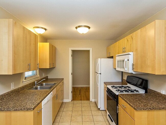 Foto del edificio - 432 36th Ave NW