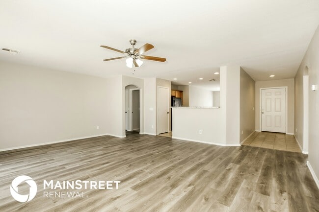 Building Photo - 2612 E Paradise Ln