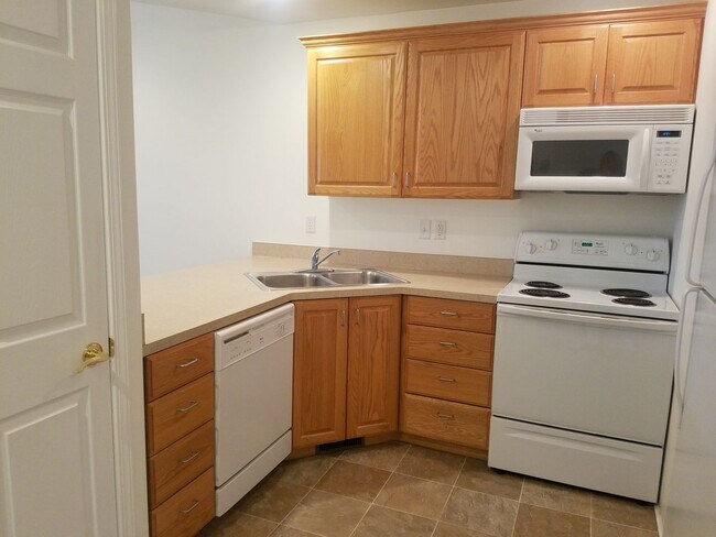 Foto del edificio - 2 Bedroom 1 Bath Rocky Mountain Townhome w/attached 1 car garage!